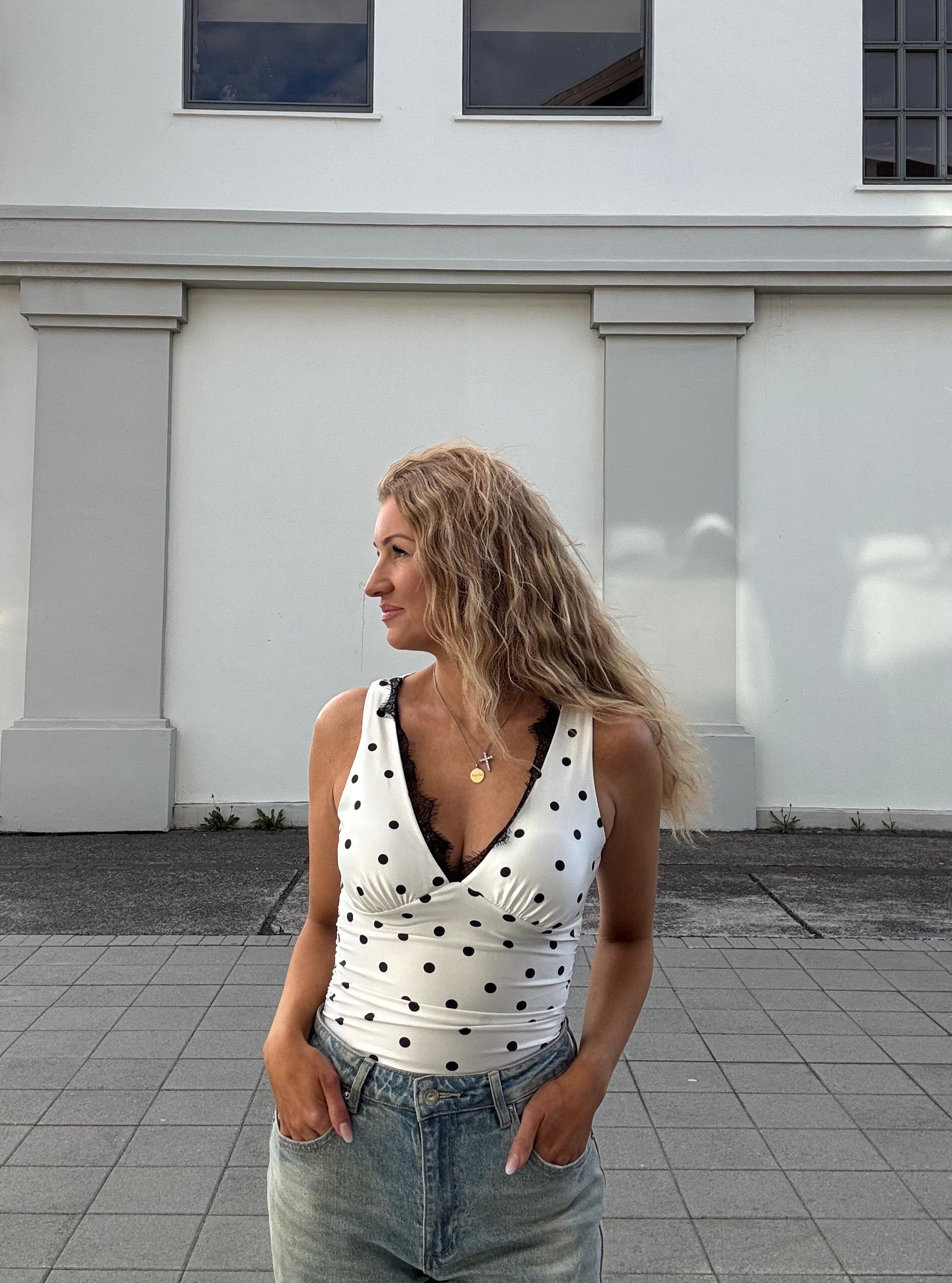 Ivy polka dot toppur - hvítur