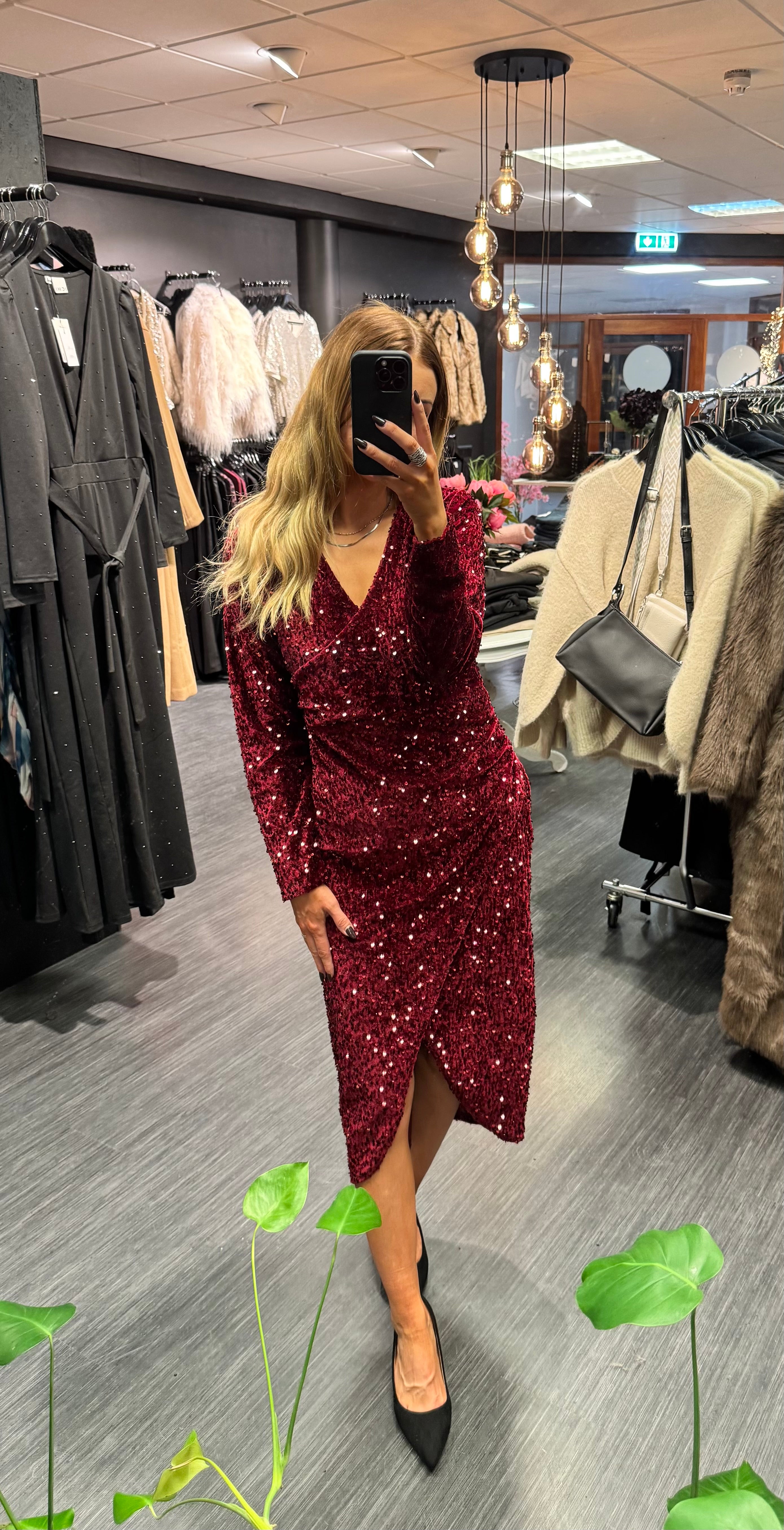 Esther pallíettukjóll - vínrauður