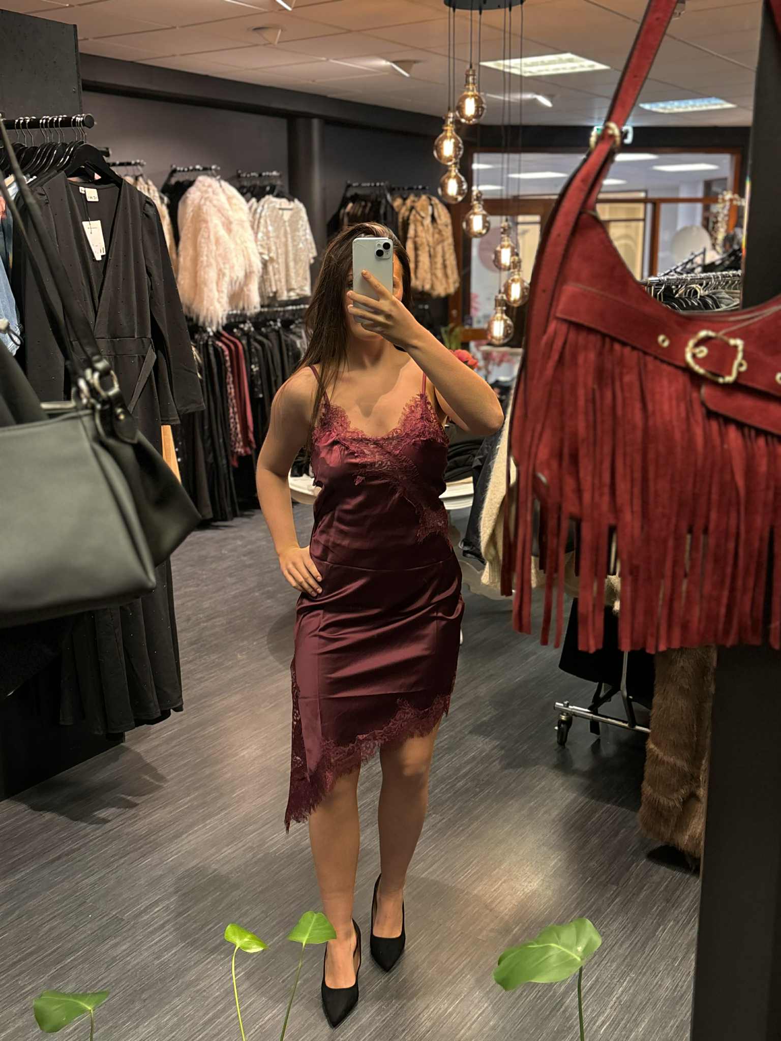 Jasmin blúndukjóll - burgundy