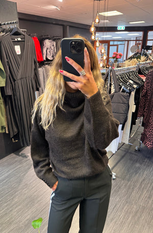 Kamara peysa - dökkbrún