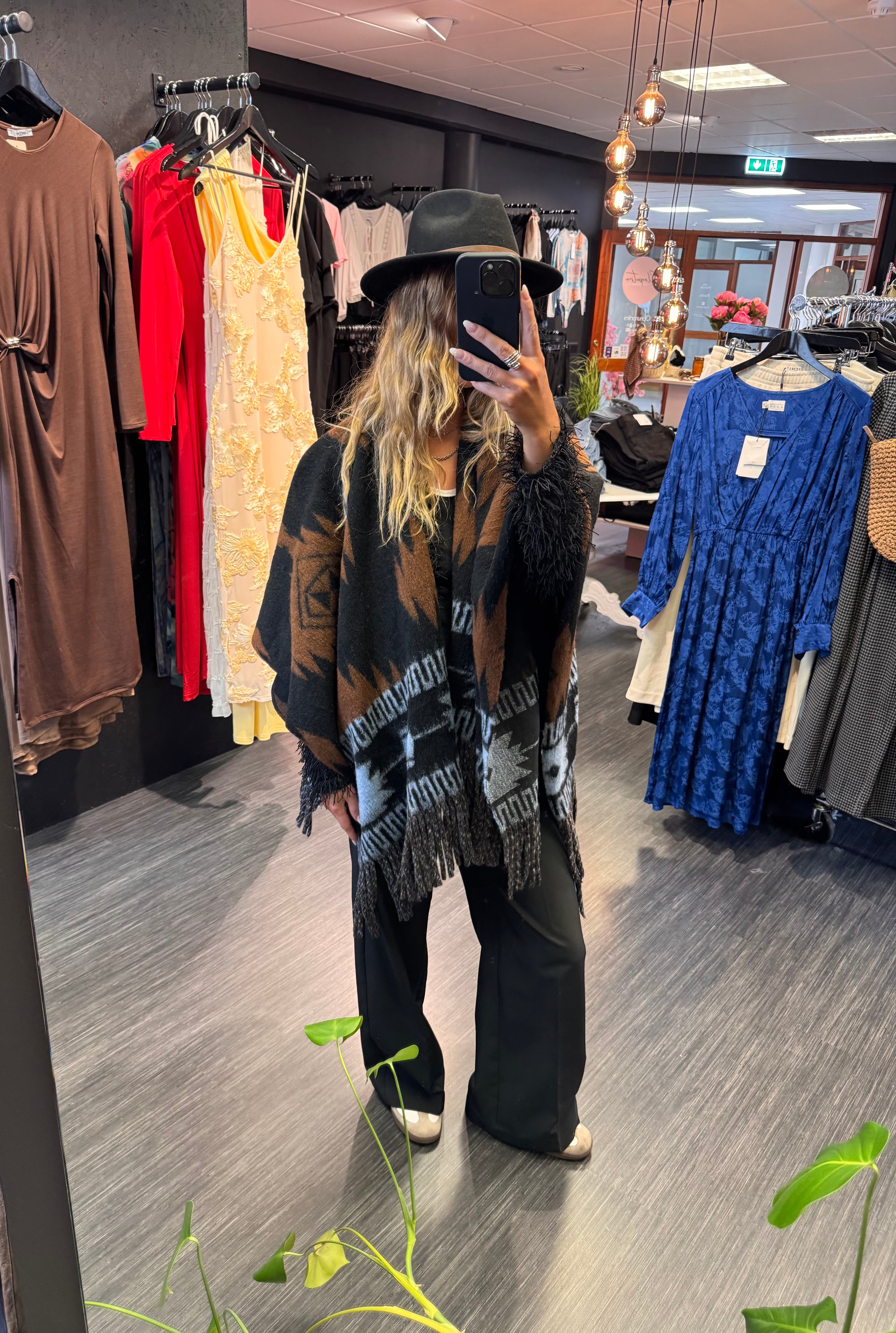 Cleo Poncho