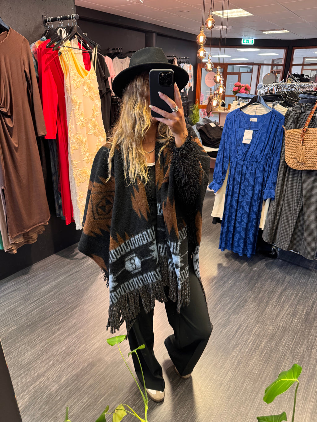 Cleo Poncho