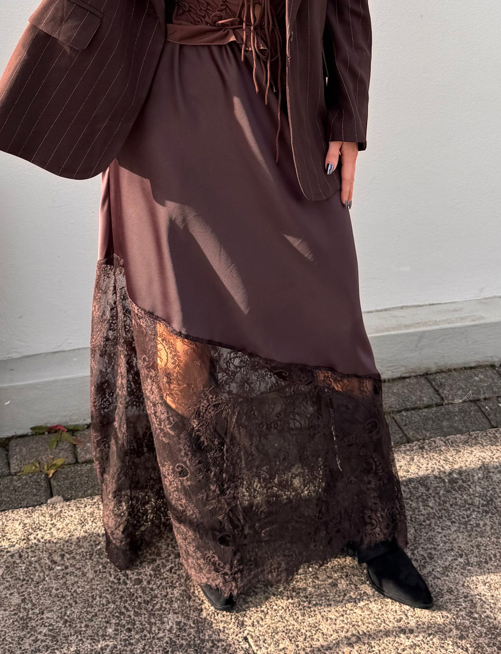 Tanja satin lace pils - coffee