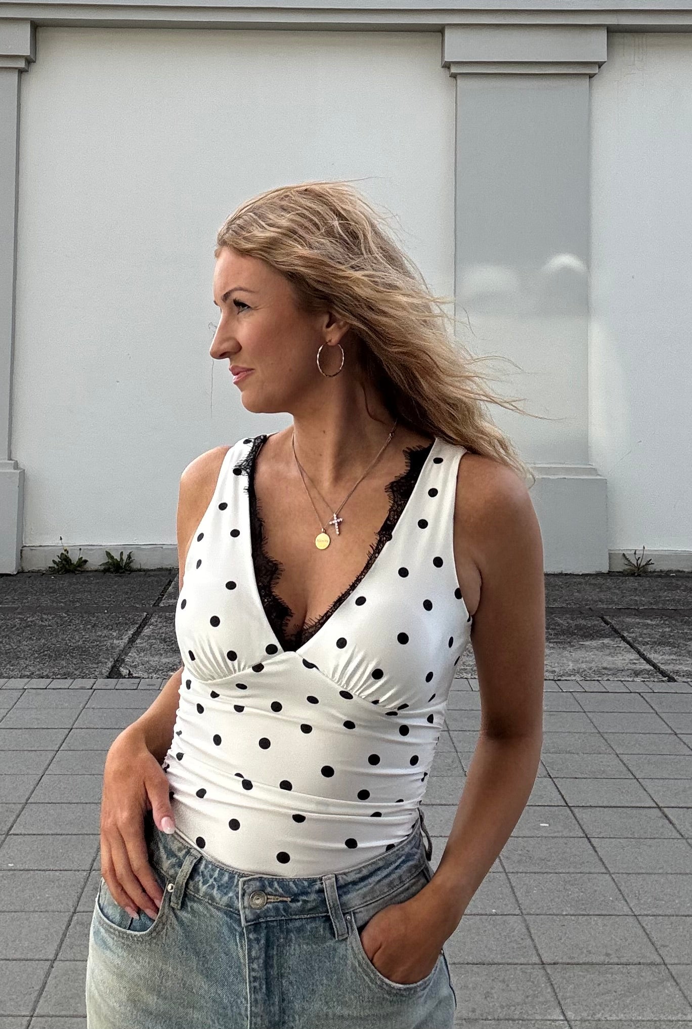 Ivy polka dot toppur - hvítur