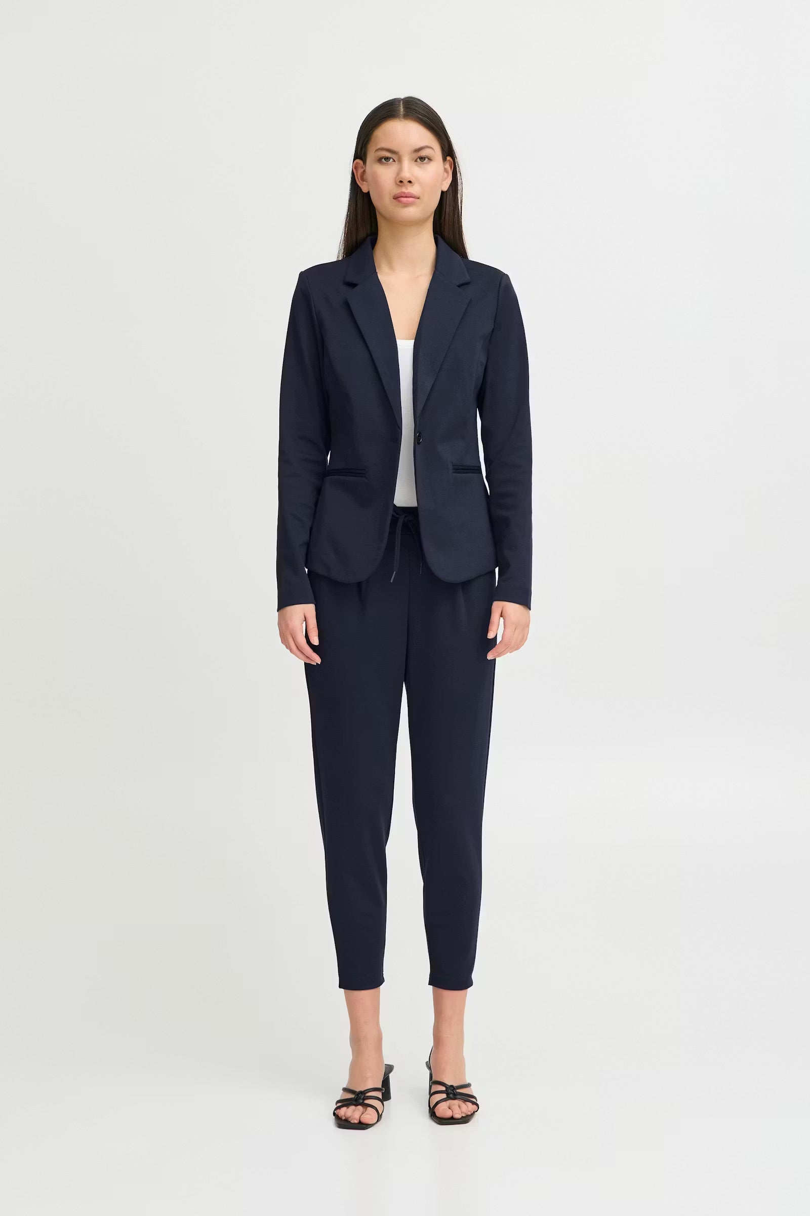 Kate buxur cropped- total eclipe
