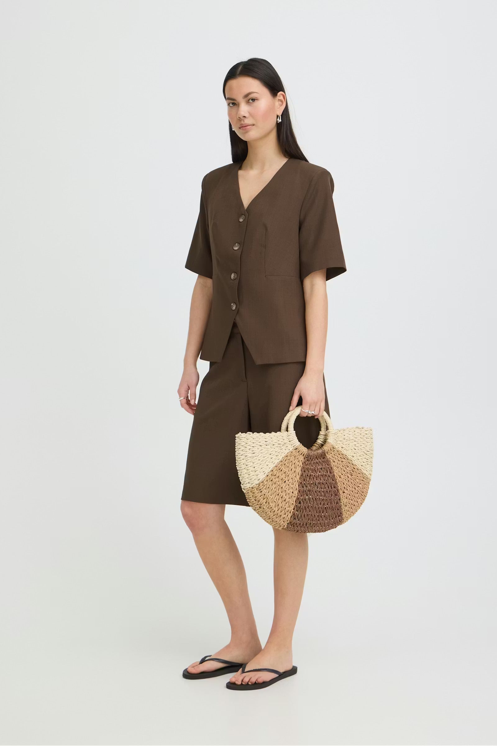 Fava stutterma blazer - brúnn